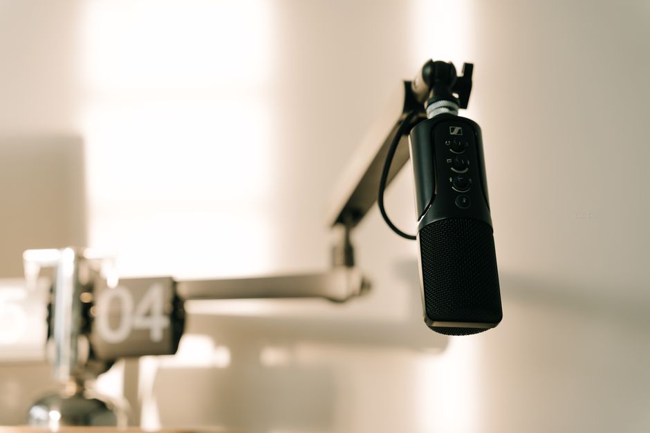 Comparativa de micrófonos 2026: Audio-Technica AT2020USB+ lidera para streaming y podcast
